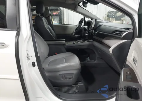 2021 Toyota Sienna Xle z USA, uszkodzony, nr VIN 5TDJRKEC8MS051936